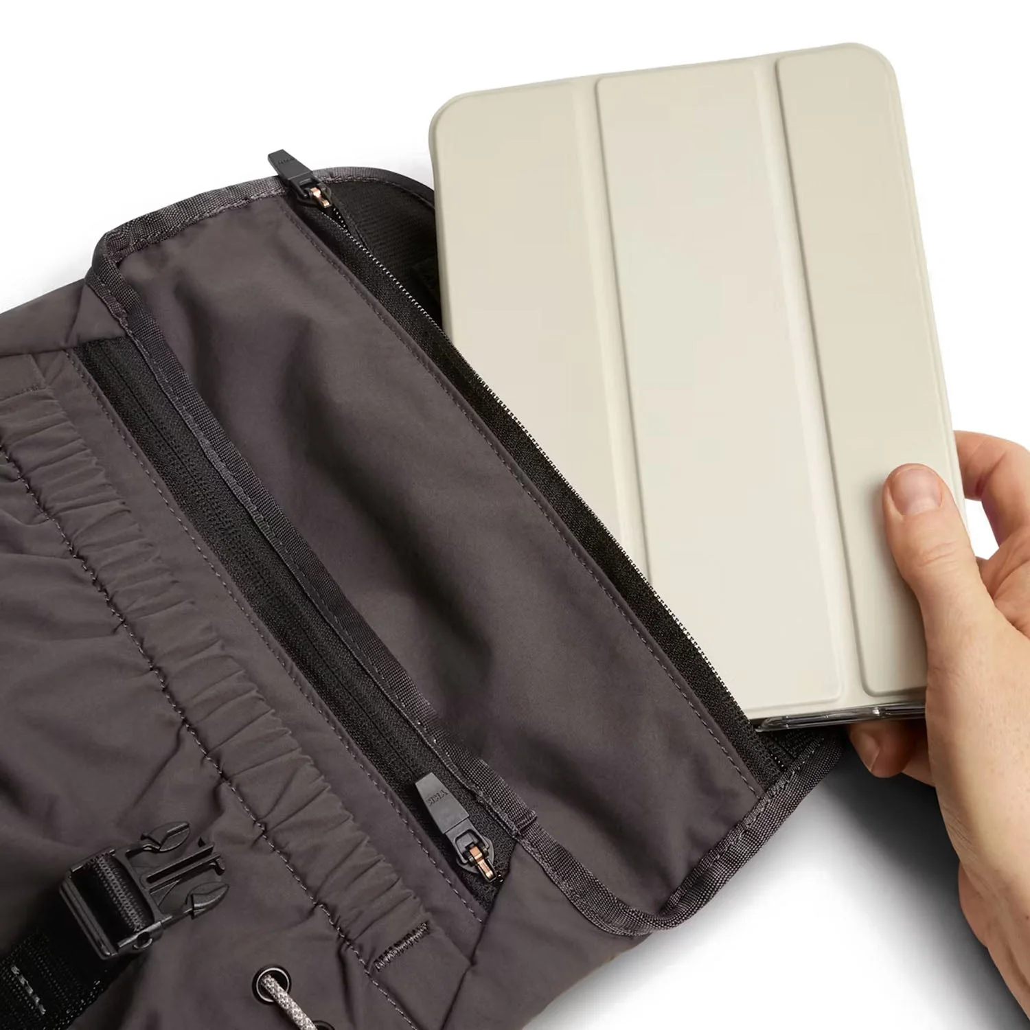 CINCH MINI MESSENGER | CHARCOAL - Image 5