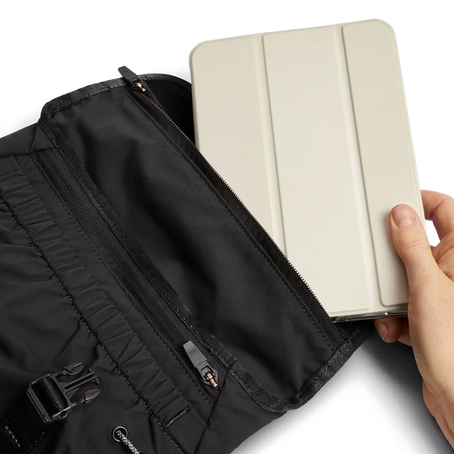 CINCH MINI MESSENGER | BLACK - Image 5