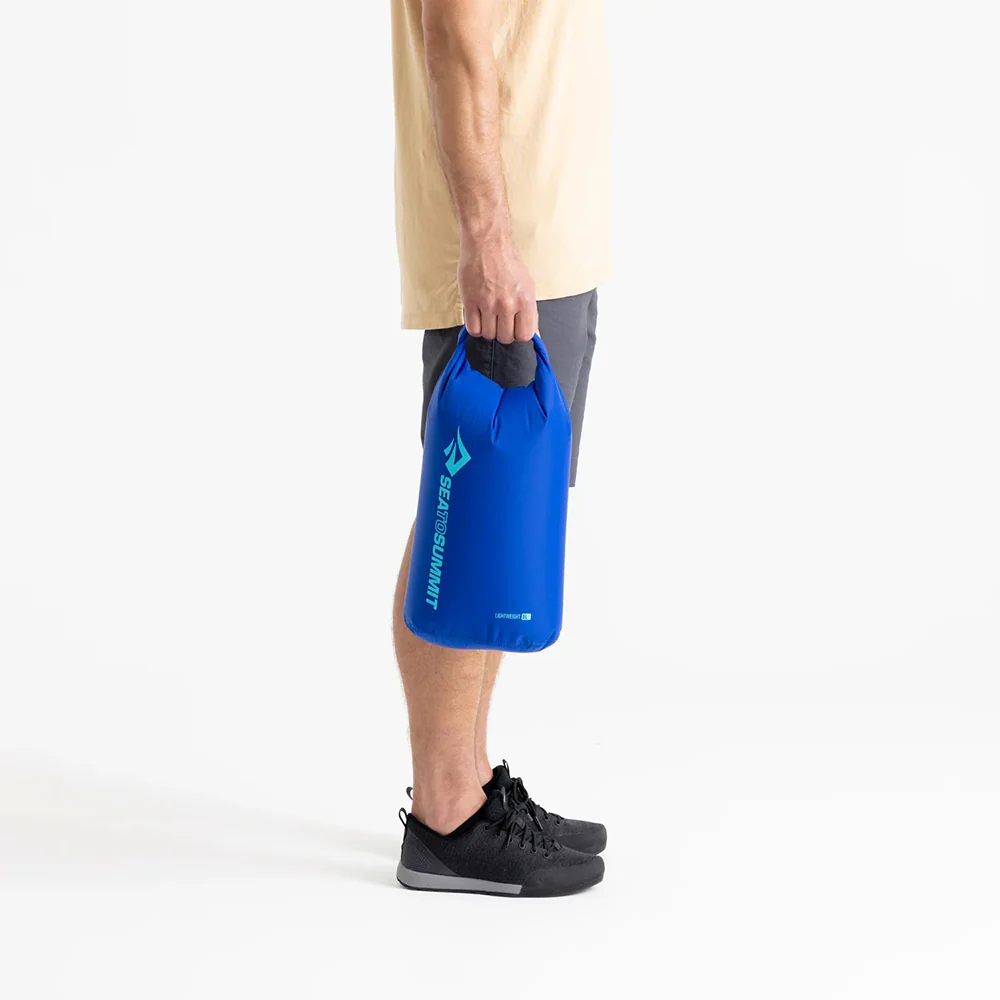 LIGHTWEIGHT DRY BAG 8L | SURF BLUE - Image 2